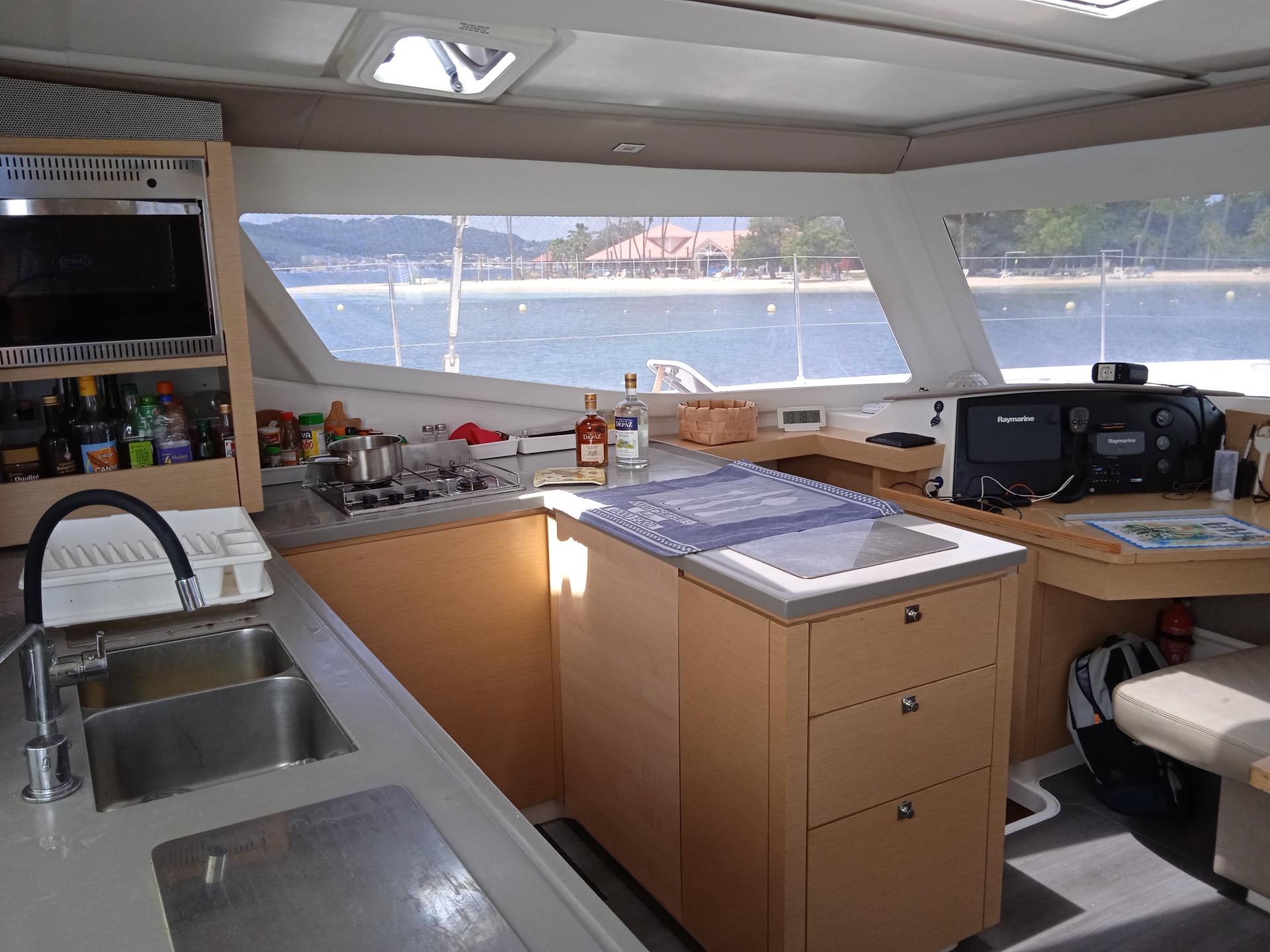 slider 35 Fountaine Pajot Helia 44